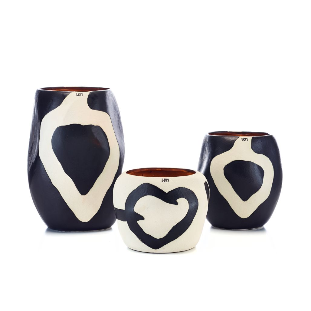 Cape Artistic Black Candle